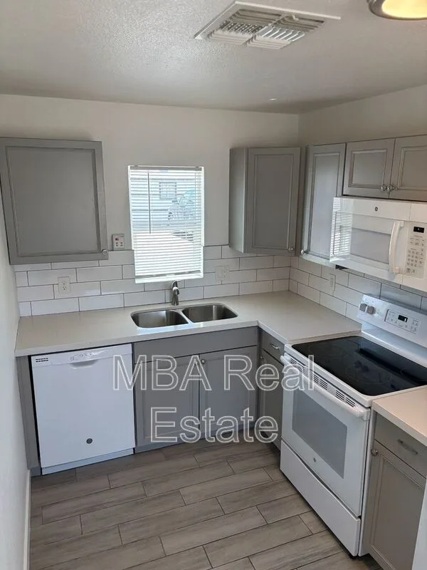 5040 N 18th Ave Phoenix, AZ 85015 photo 3