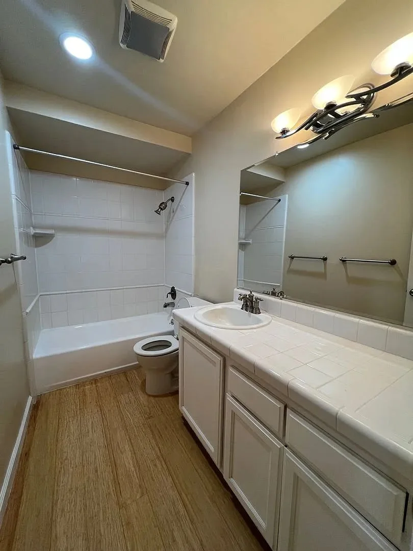 1BR/1BA Apartment on Halford Avenue · Santa Clara photo 2