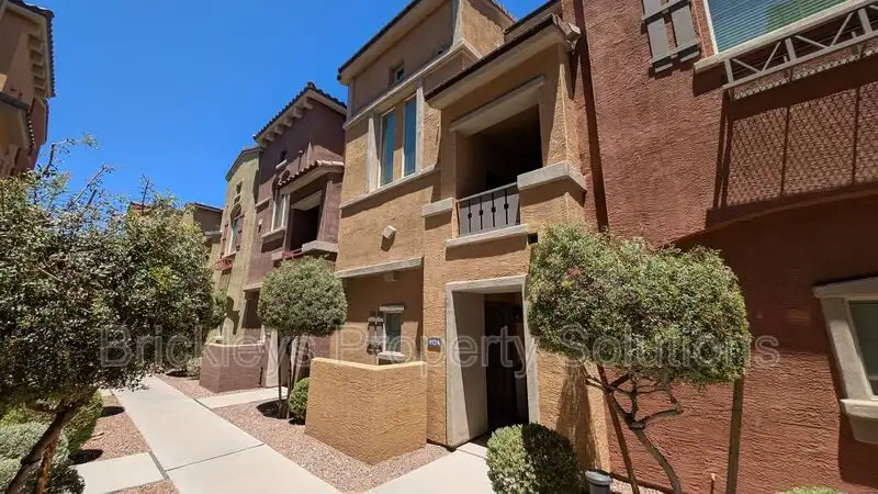 240 W Juniper Ave photo 3