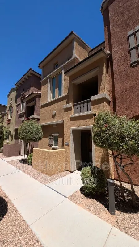 240 W Juniper Ave photo 2