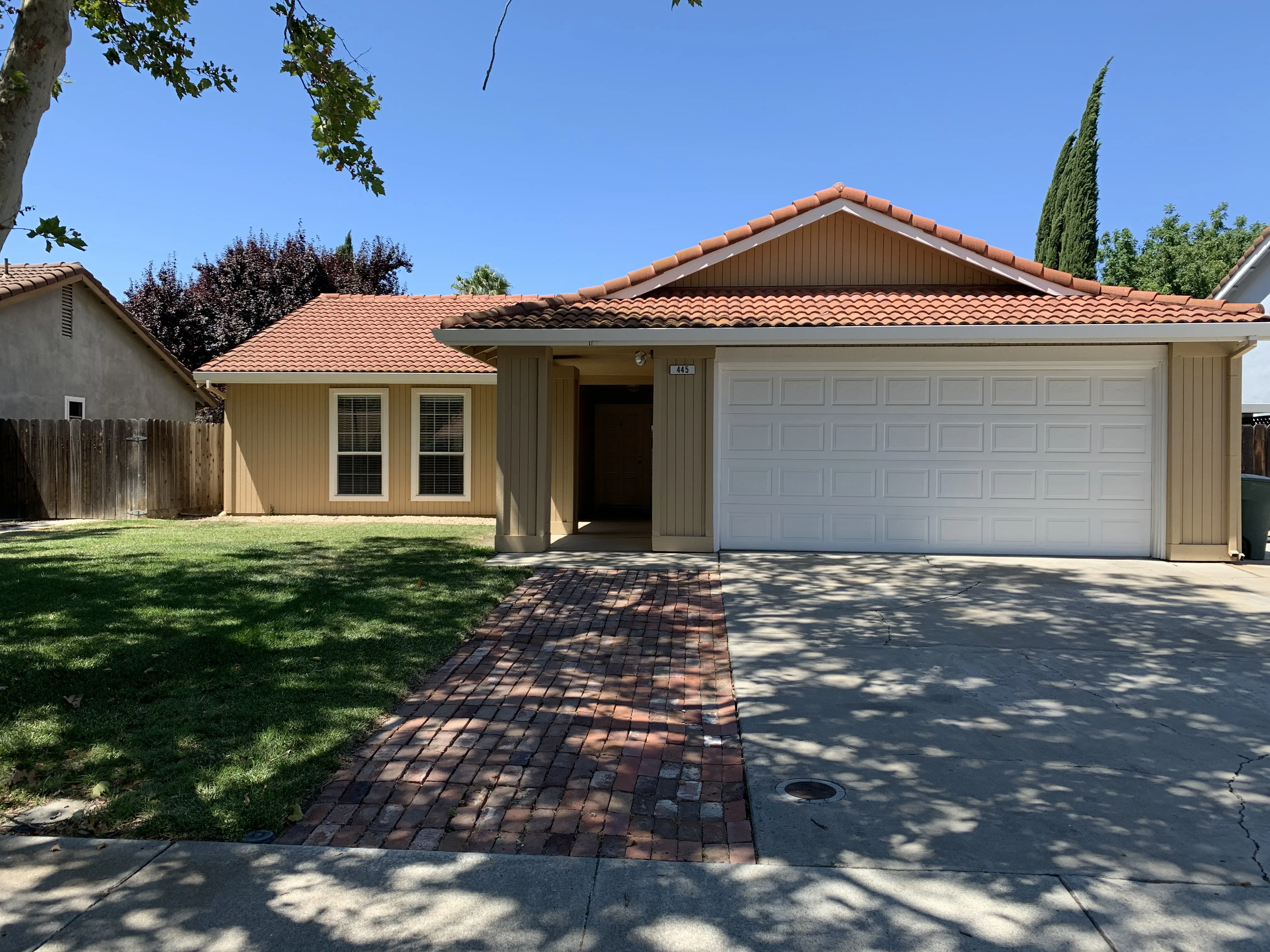 445 Magnolia Ln photo 2