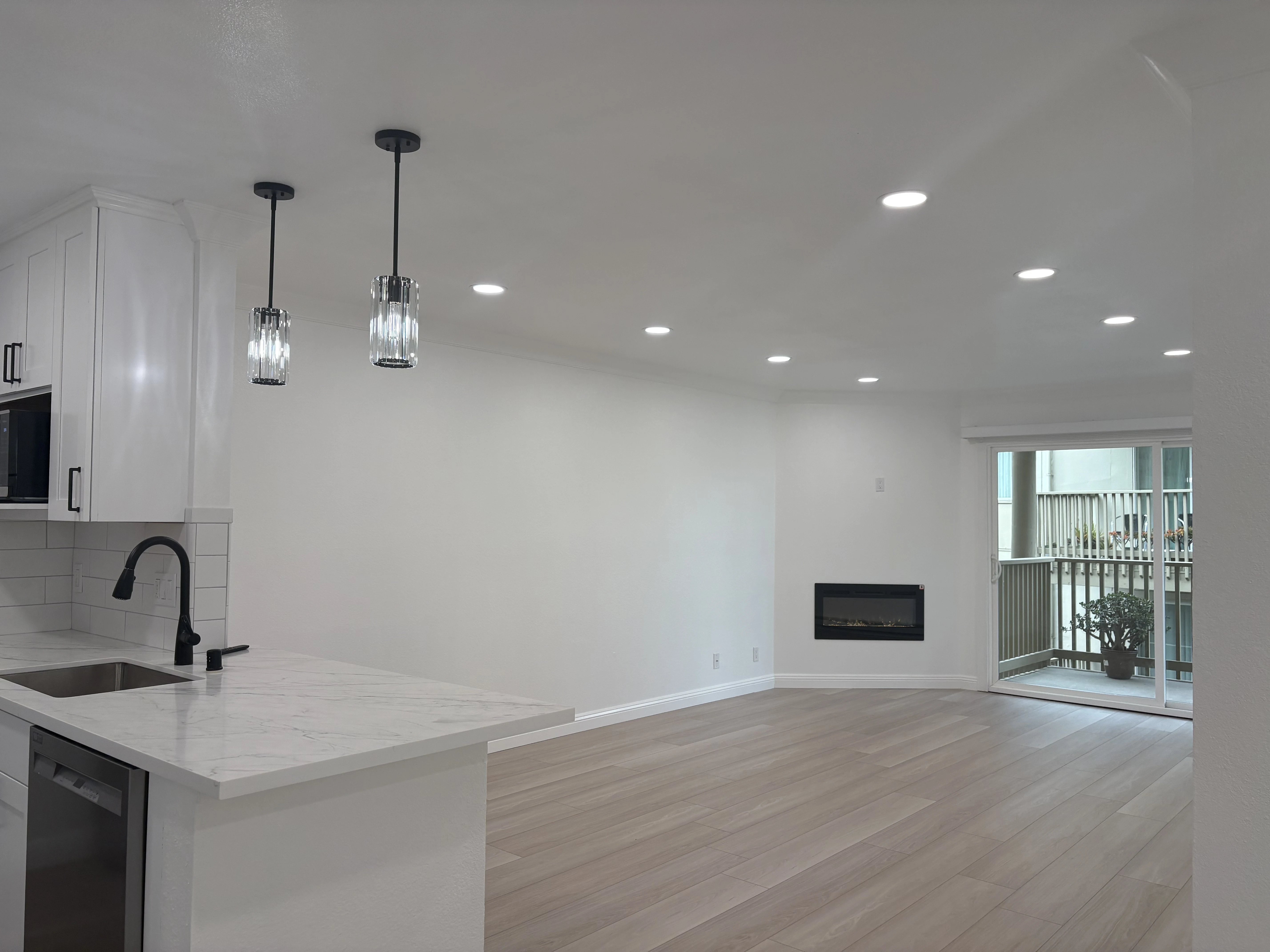 Beautifully Updated 1-bedroom, 1-bath Home In Elevator Building, Offer photo 5