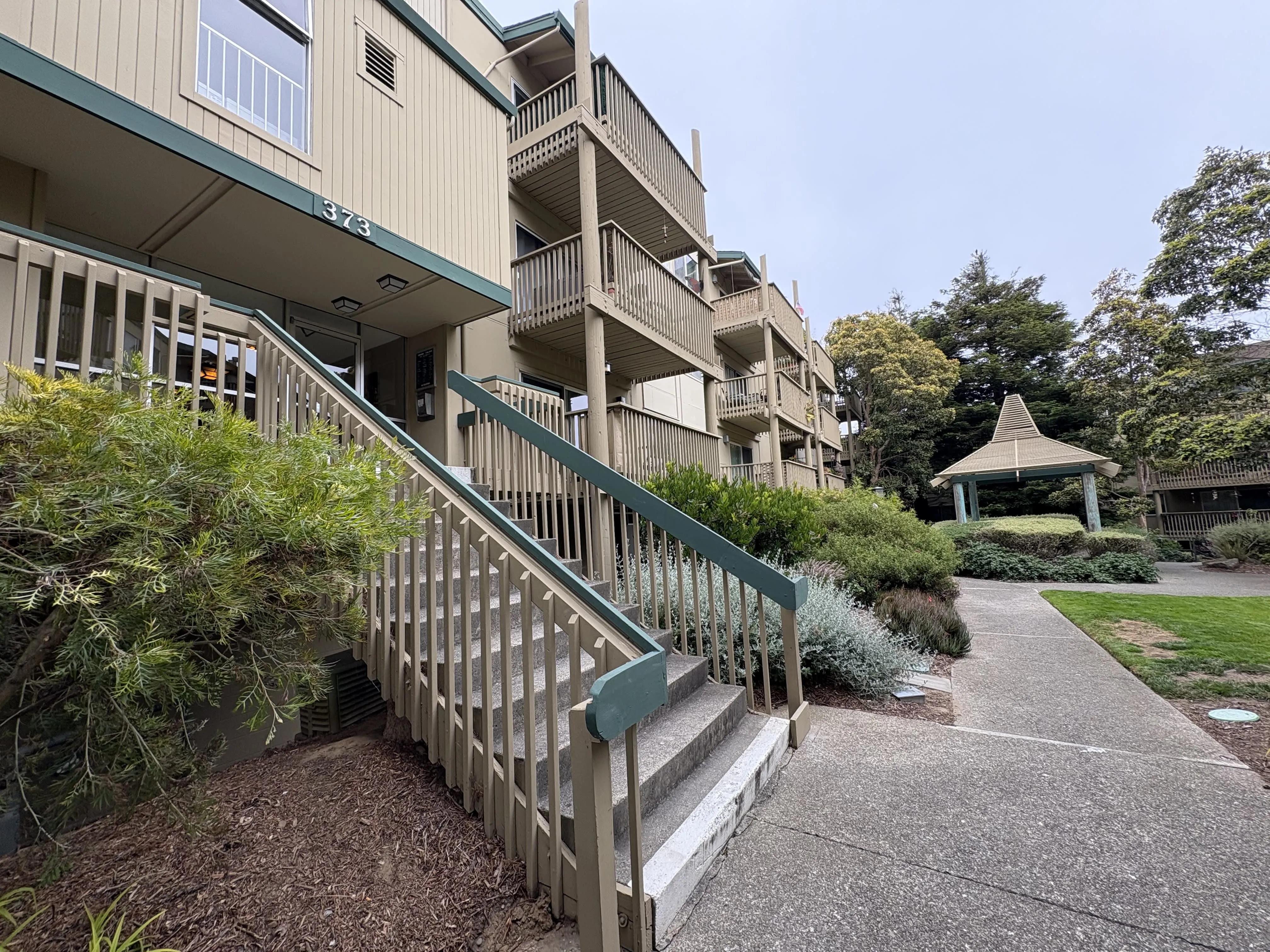 Beautifully Updated 1-bedroom, 1-bath Home In Elevator Building, Offer photo 4