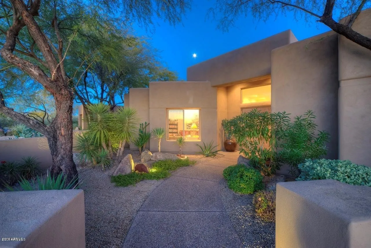 34125 N Boulders Pkwy Scottsdale, AZ 85266 photo 2