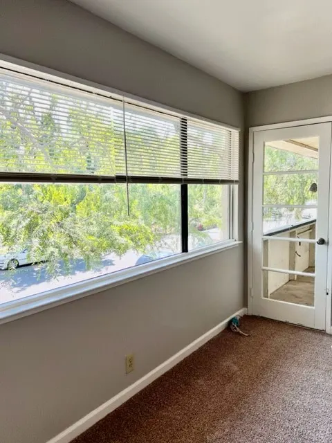 Concord Beautiful remodeled 1 bedroom 1 bath condo! Central location