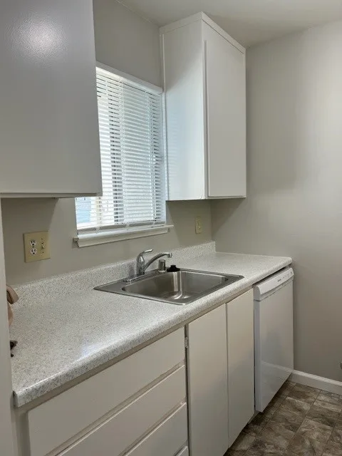 Concord Beautiful remodeled 1 bedroom 1 bath condo! Central location photo 4