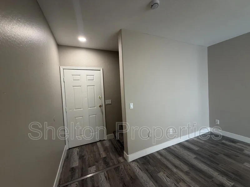 15818 N 25th St Unit 110 photo 2