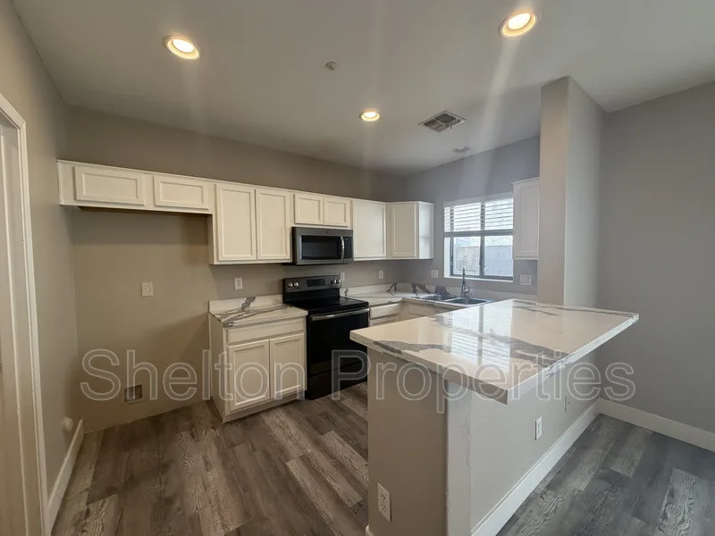 15818 N 25th St Unit 110 photo 5
