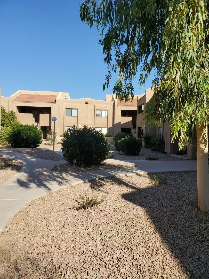 1 Bedroom Condo - Scottsdale - Updated - Ground level - In unit washer/dryer photo 3