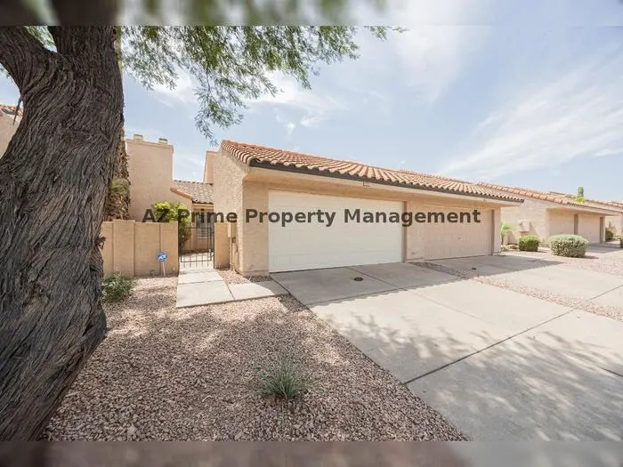 1650 N Ventura Ln photo 2