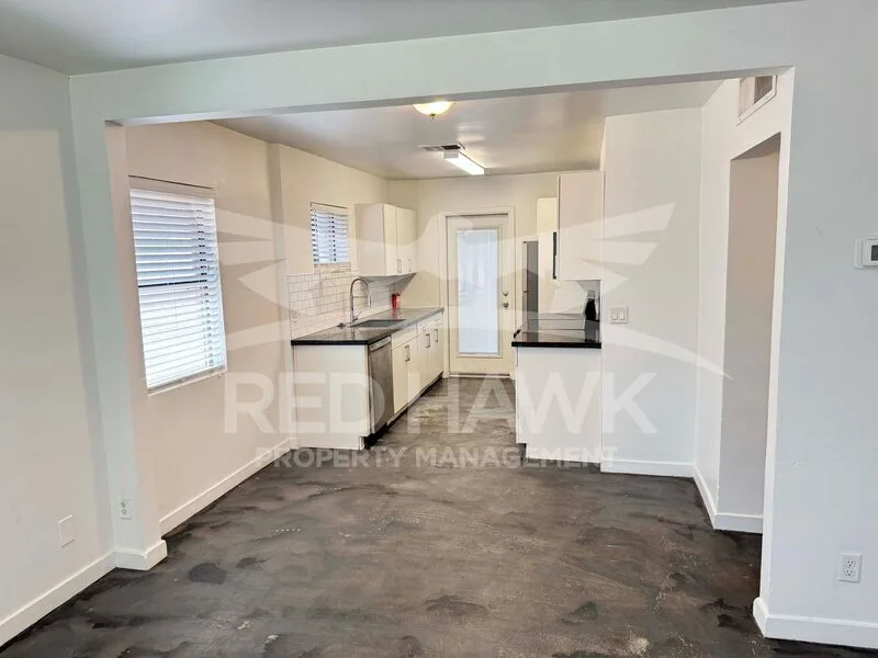 319 W Highland Ave photo 5