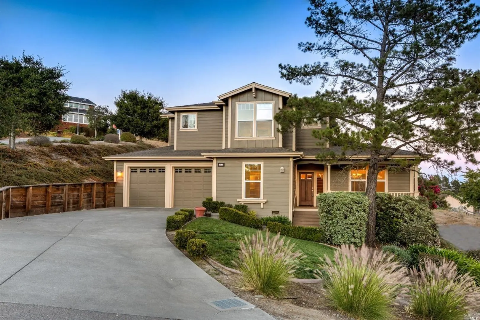West Petaluma Beauty ~ Bodega Heights ~ 2 Levels photo 2