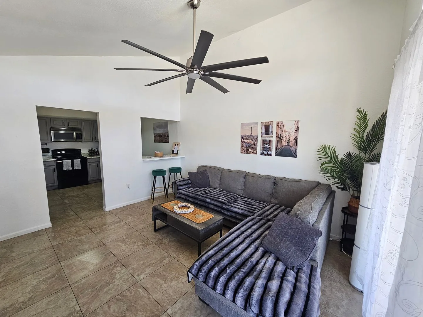 LONG TERM SHORT  TERM /UNFURNISHED  NO UTILITIES ~   PARTIALLY   FURNISHED photo 5