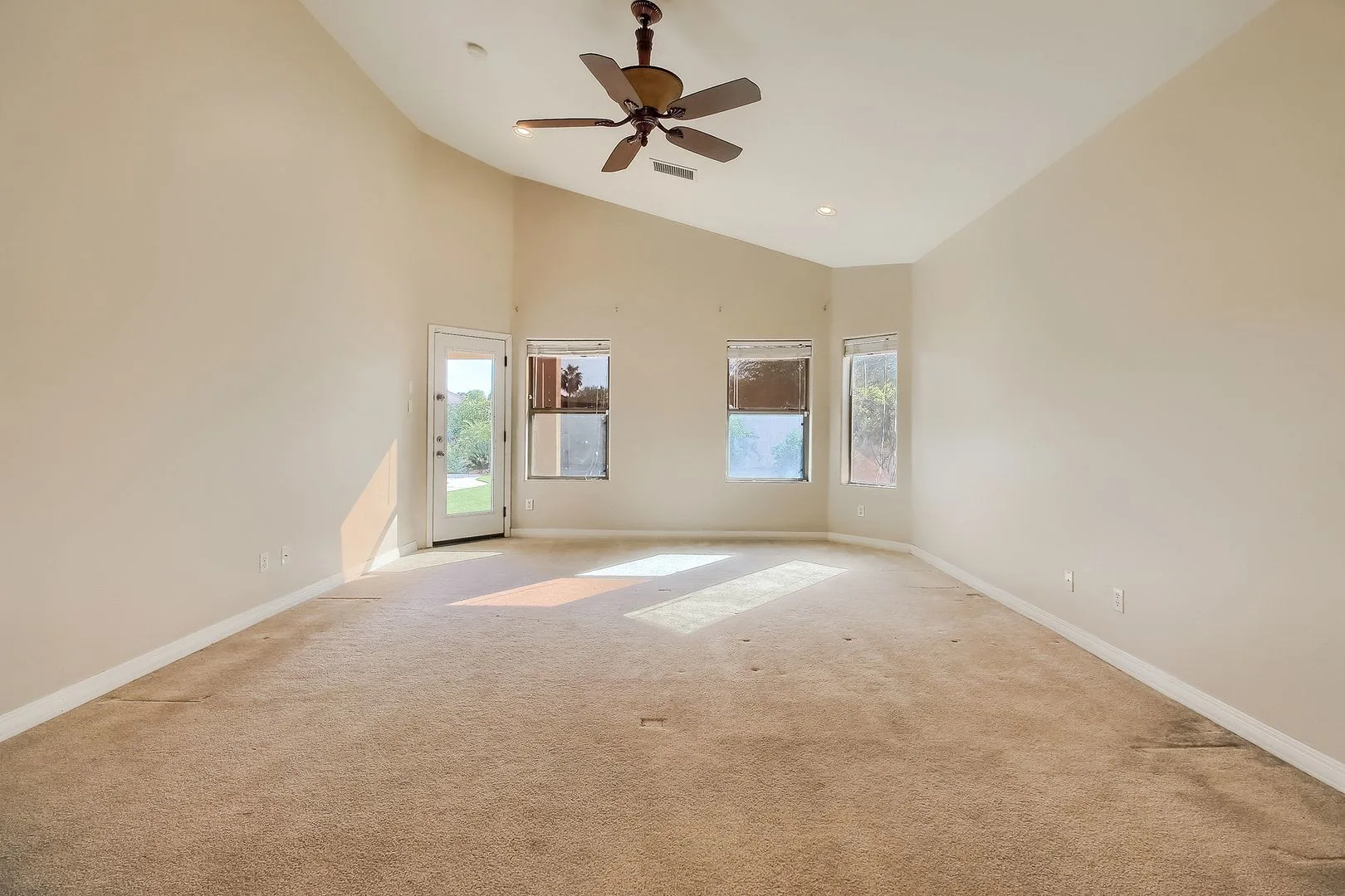 9007 S 10th Dr Phoenix, AZ 85041 photo 3