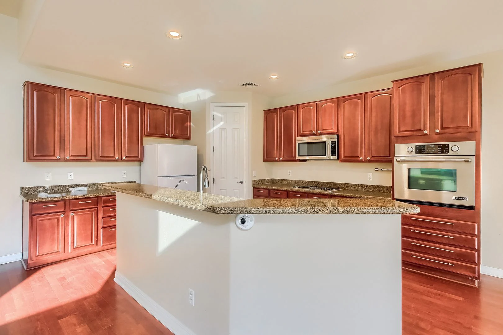 9007 S 10th Dr Phoenix, AZ 85041 photo 4