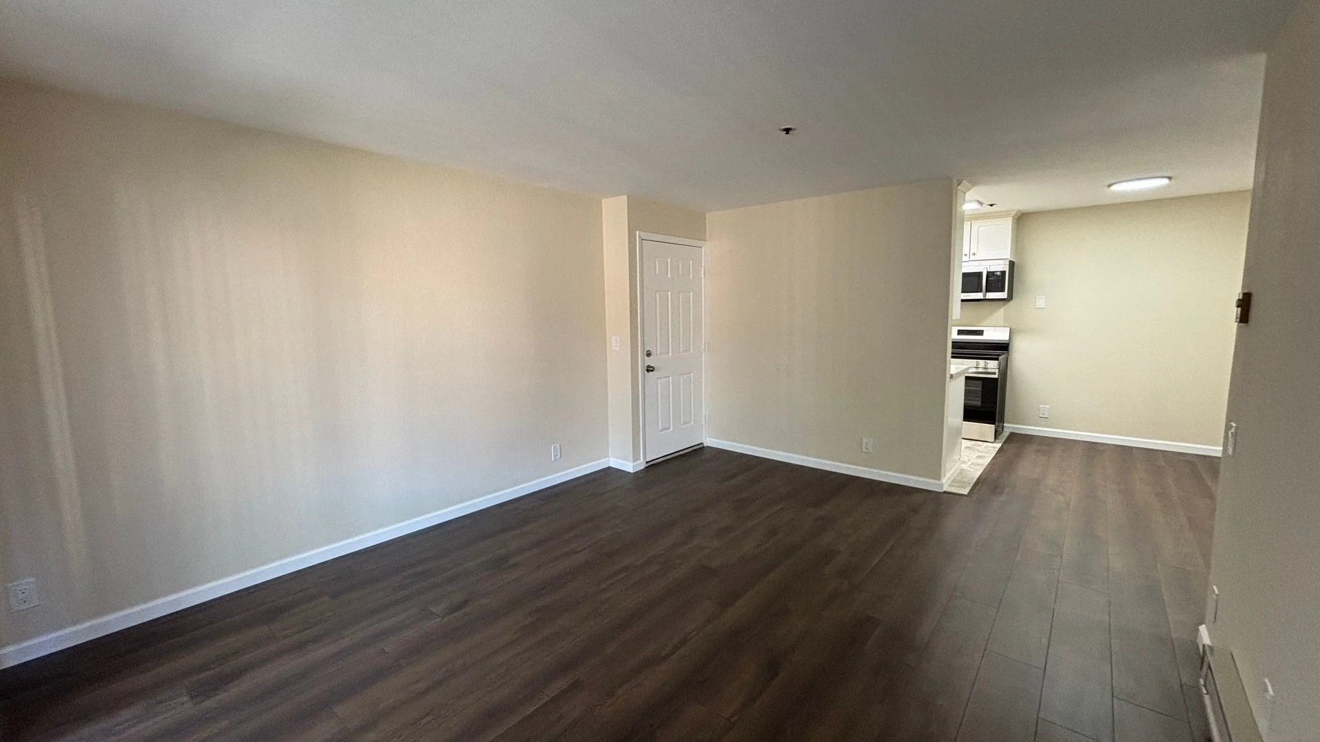 Renovated 2 Bedroom 1 Bath Condo w/ Balcony! -- Available Now !!! photo 4