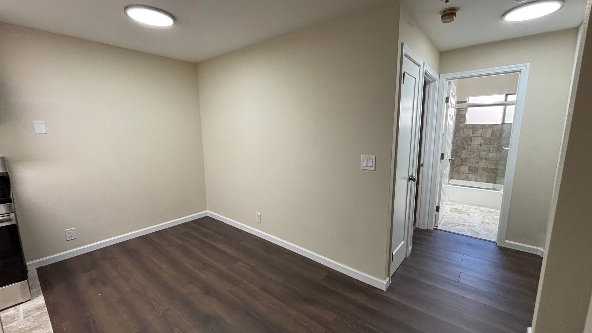 Renovated 2 Bedroom 1 Bath Condo w/ Balcony! -- Available Now !!! photo 5