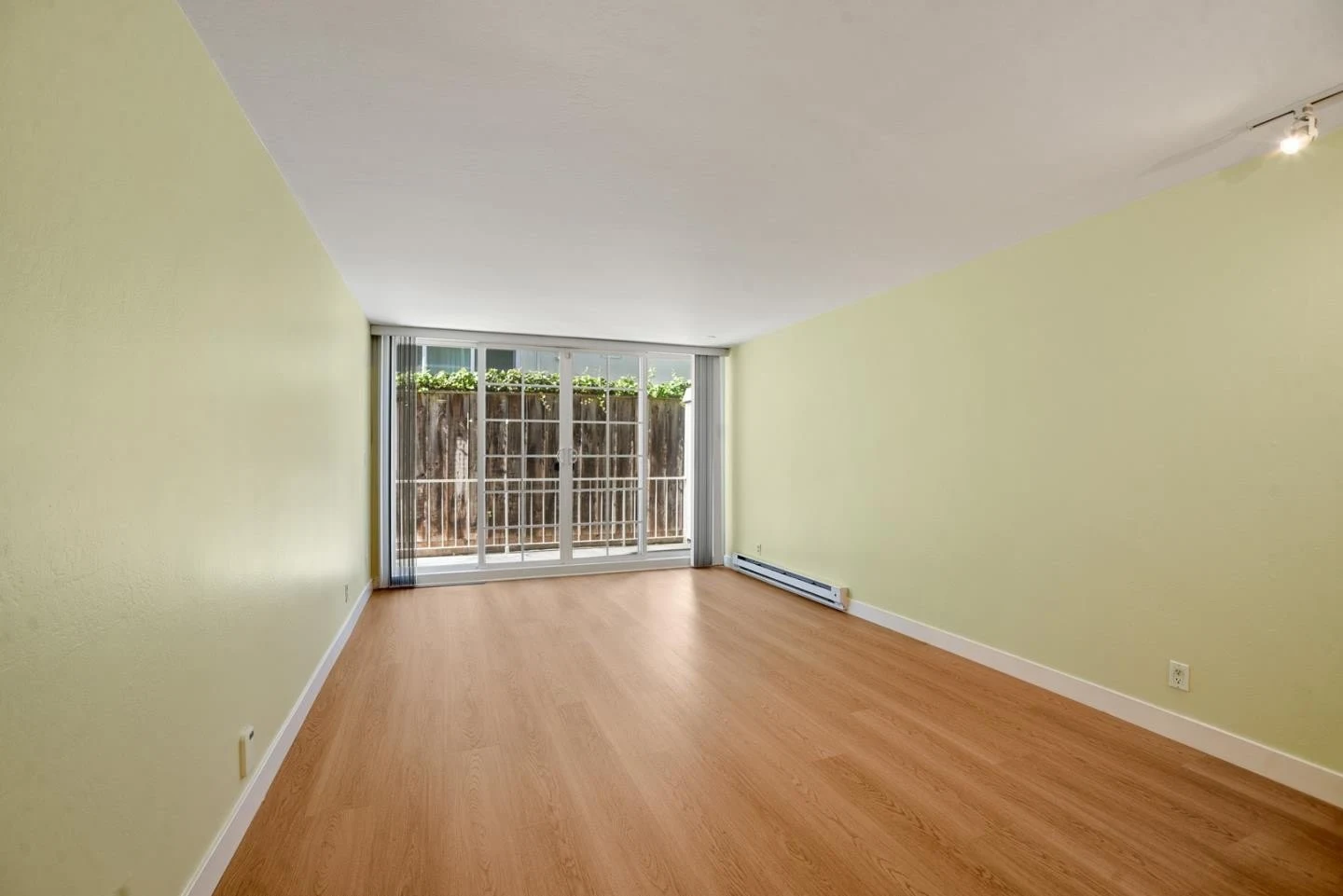 222 Laurel ST 105 photo 4