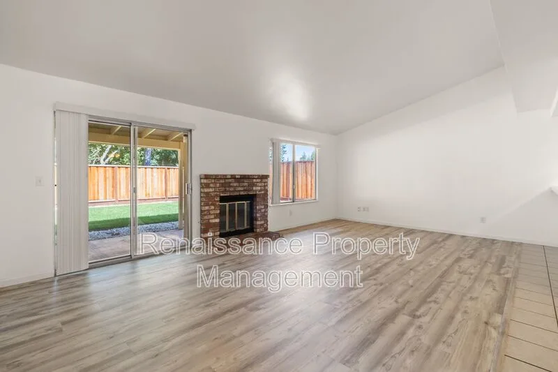 445 W. Deerwood Lane photo 2