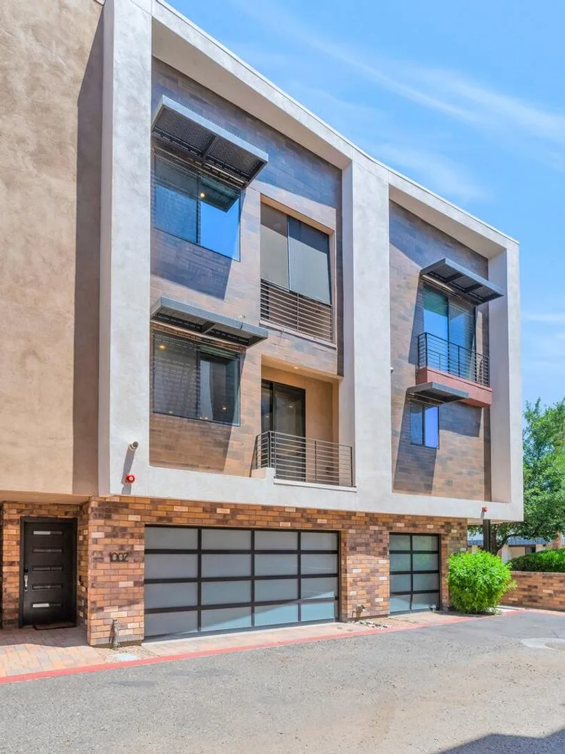 Rates Vary: photo 3