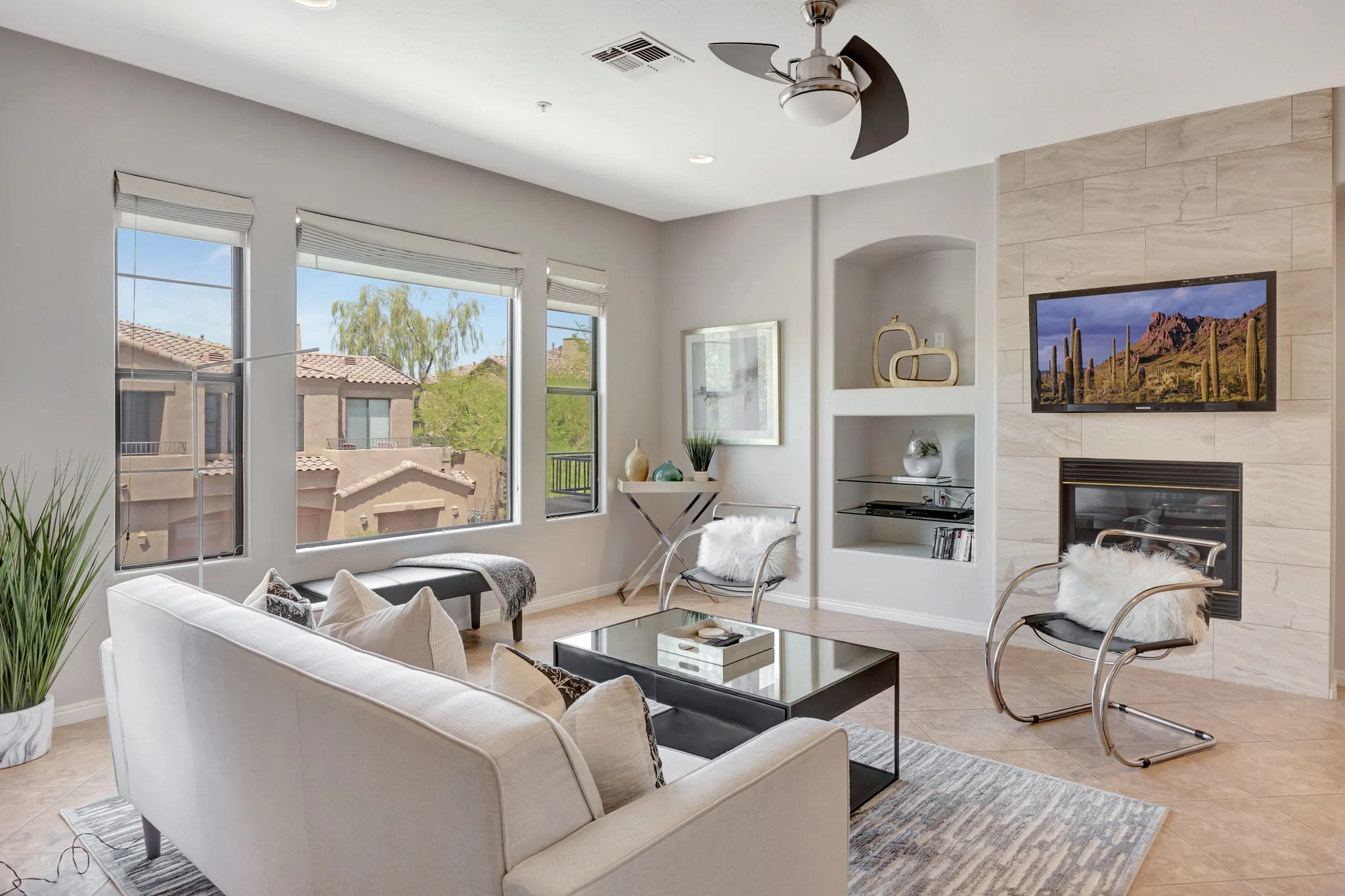 Welcome To This Stunning 2-bedroom, 2.5-bathroom House Located In The Desirable Scottsdale photo 2