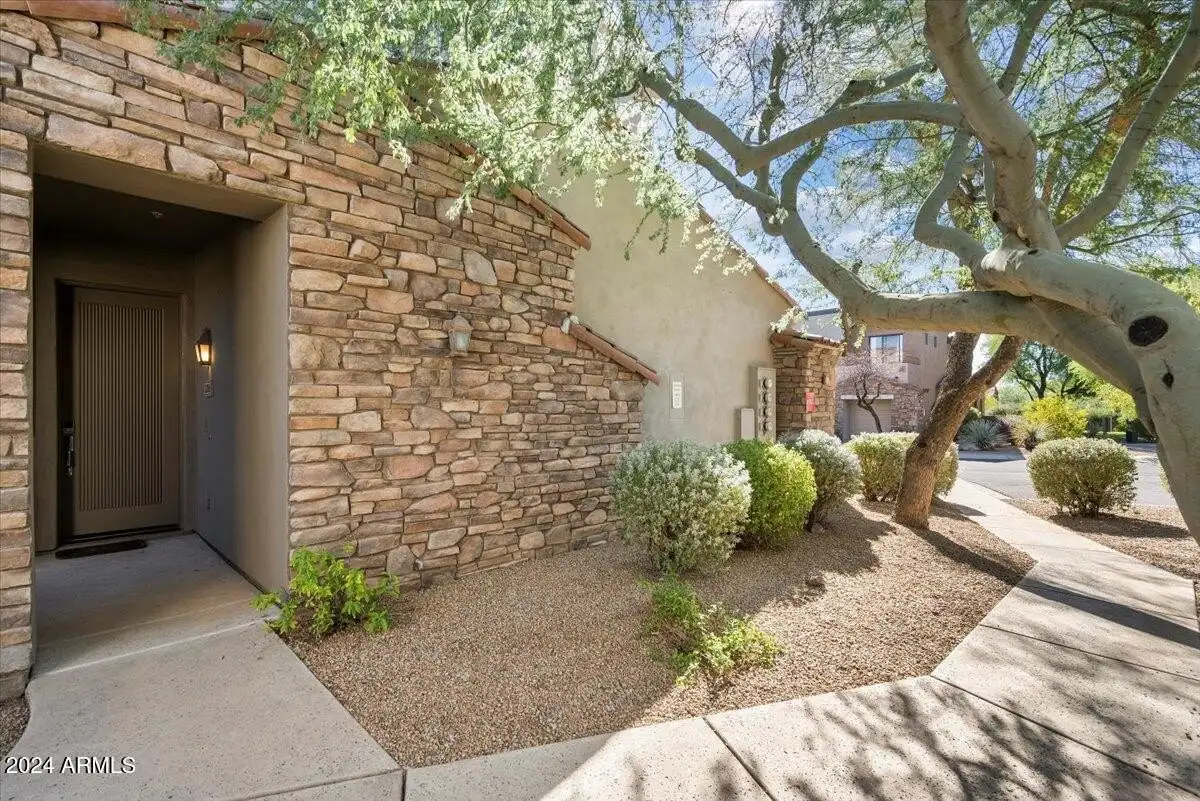 19550 N Grayhawk Drive photo 2