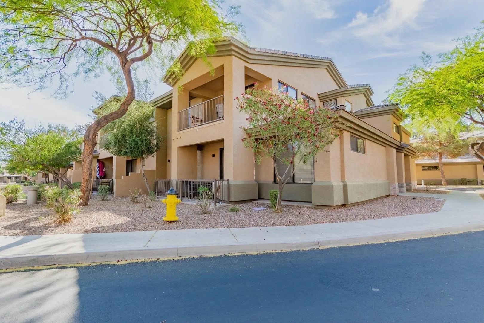 705 W Queen Creek photo 2