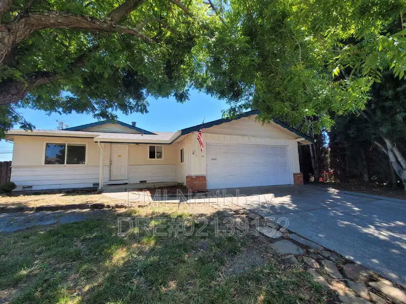 1325 Canterbury Dr Fairfield, CA 94533 photo 4