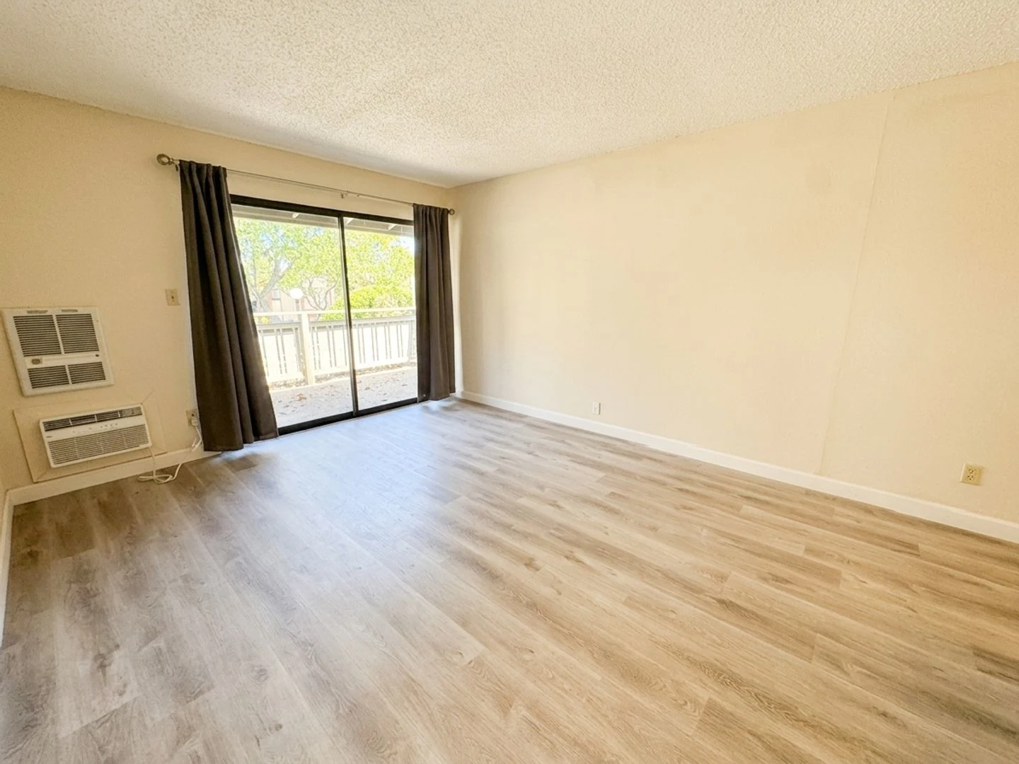 1 bedroom end unit with no upper or lower neighbors! photo 4