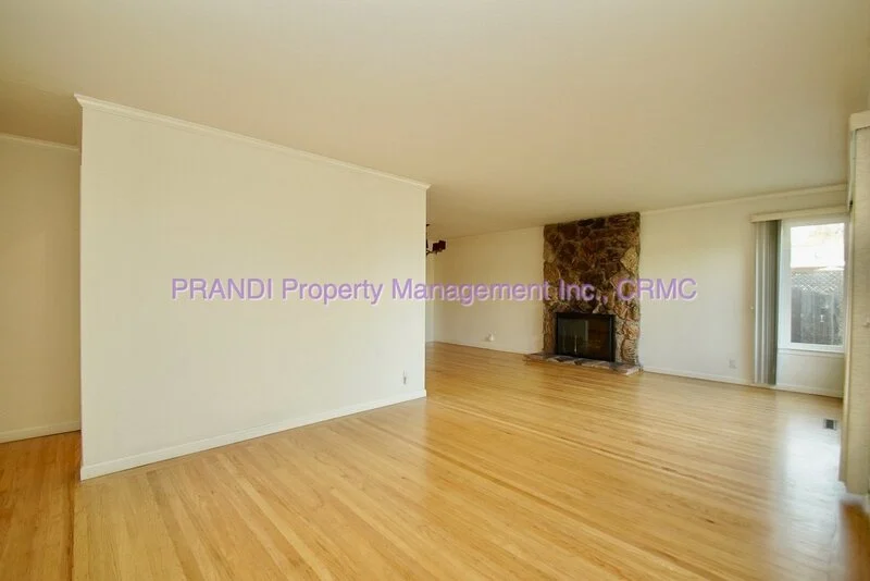 1407 Donna St photo 4