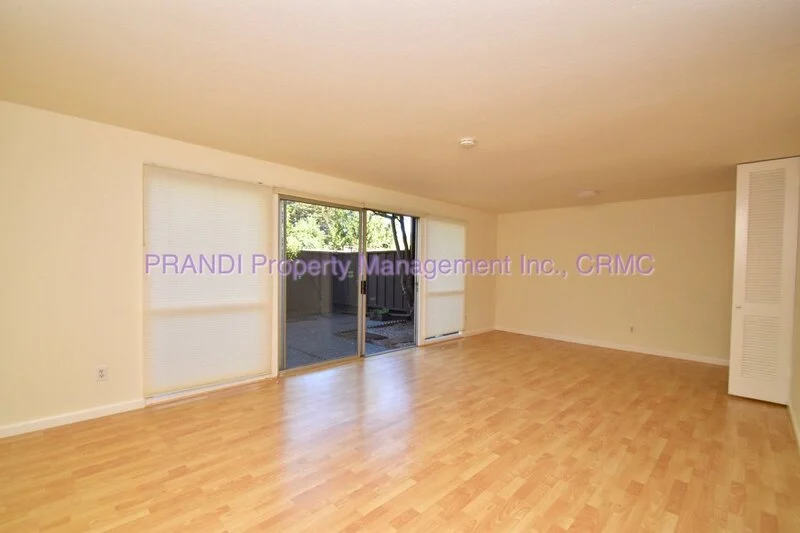 116 Surrey Ln photo 5