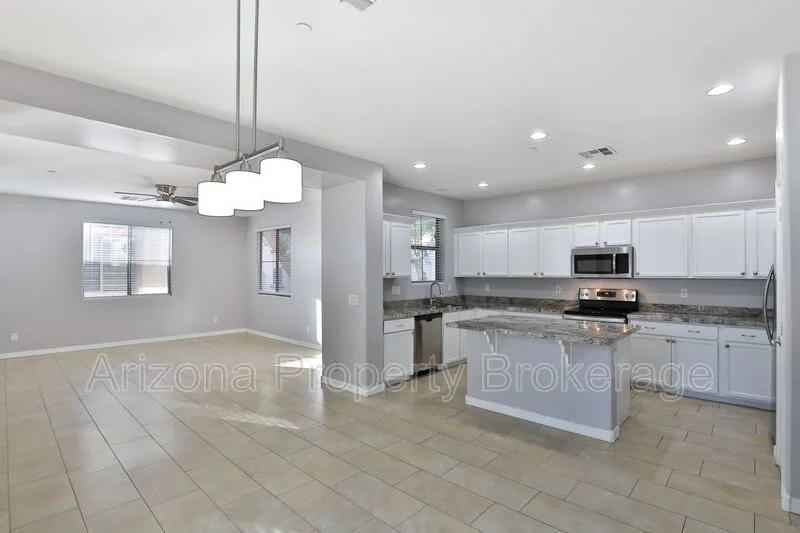 3879 E Santa Fe Ln photo 2