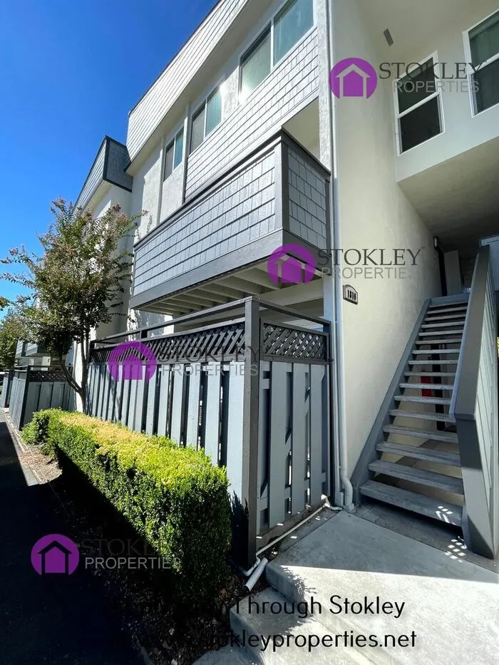1810 Cole Ave photo 2