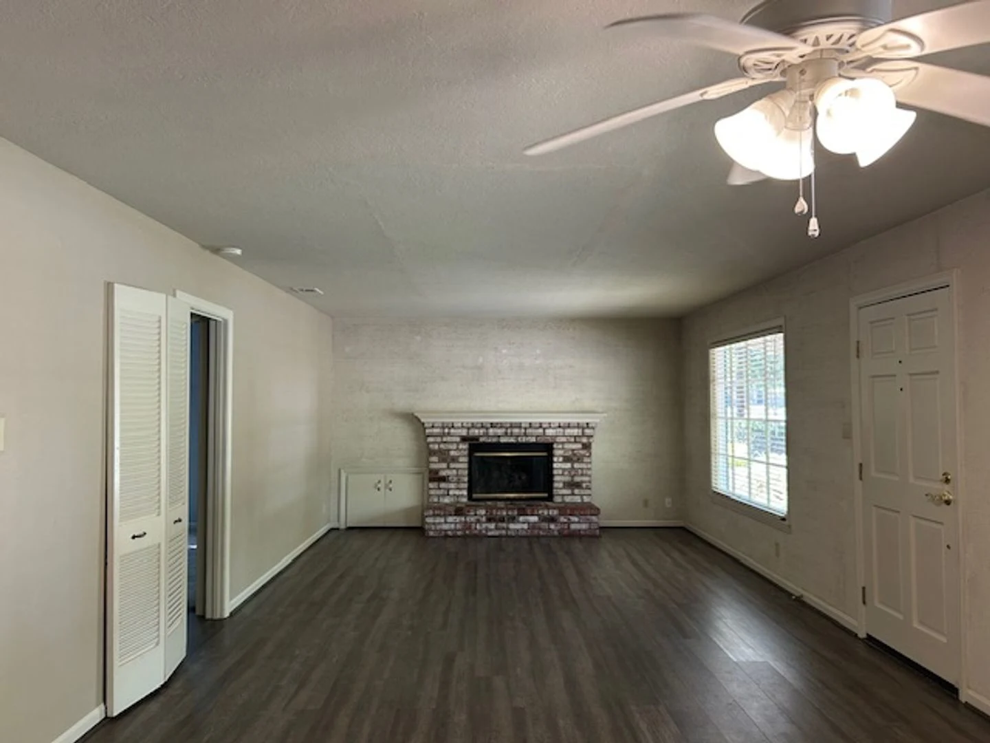2BR/1BA Single Family House on Summerfield Rd · Santa Rosa photo 5