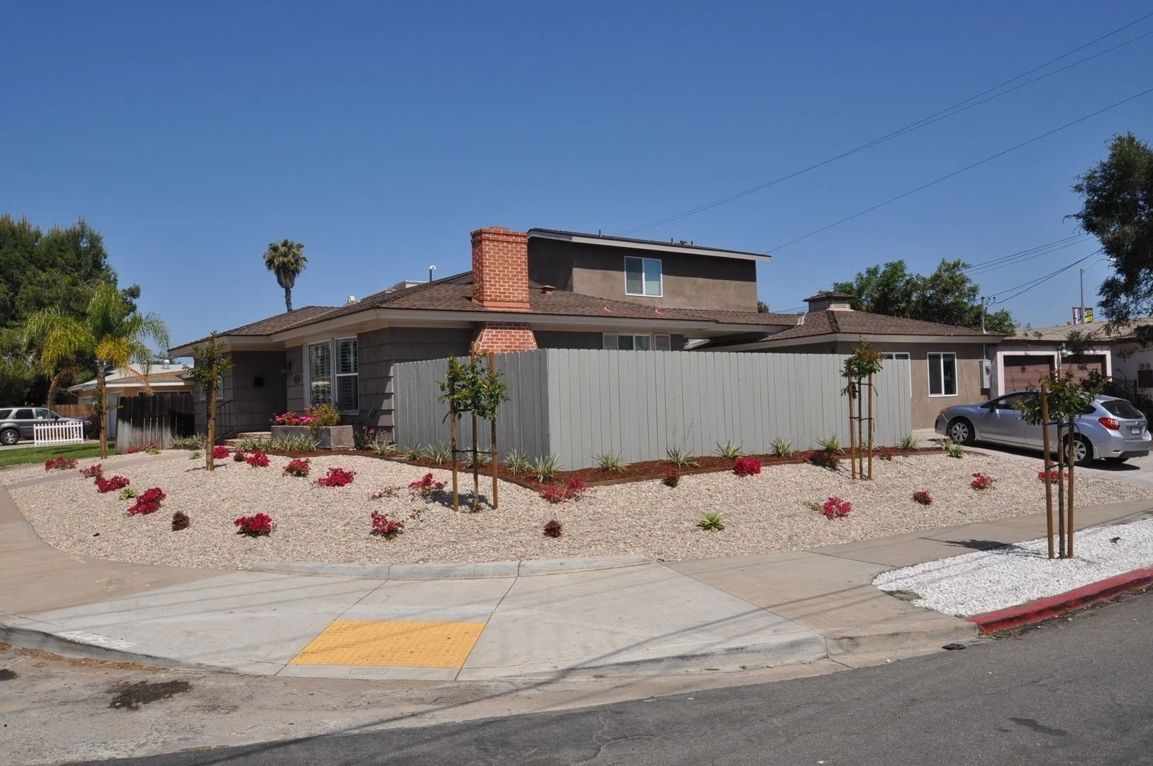 Beautiful 8 Bedroom on the Corner of Mary and 63rd!! photo 3