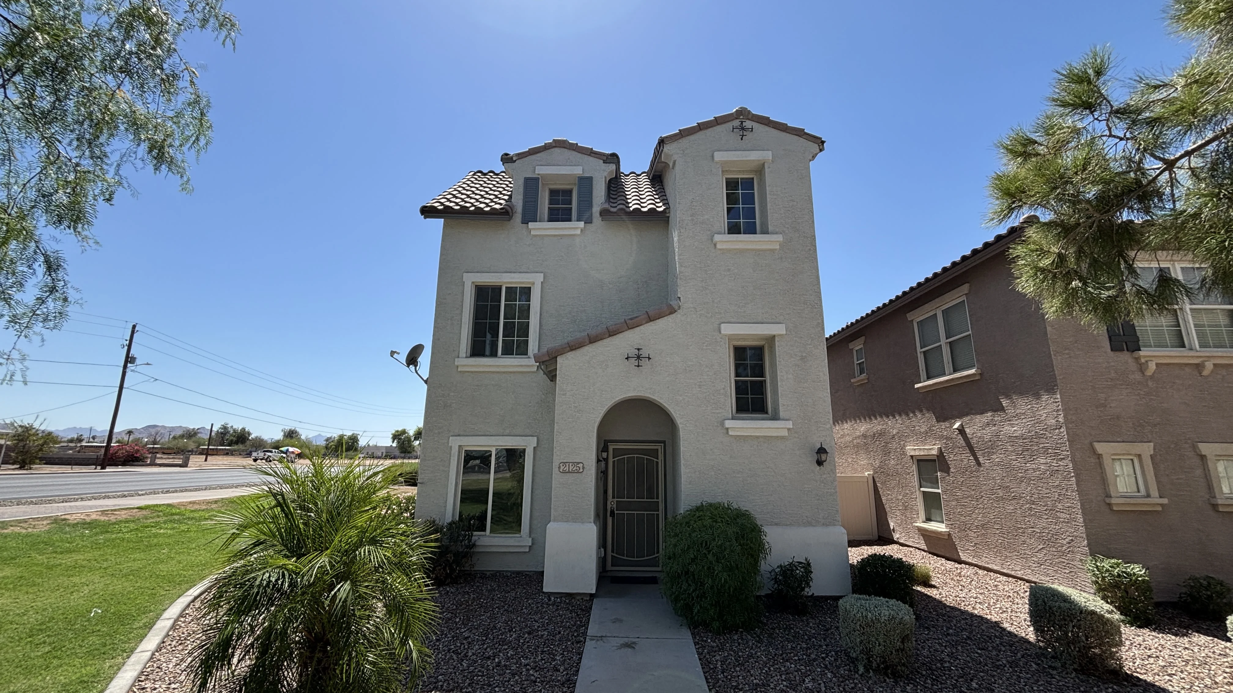 2125 E Huntington Dr Phoenix, AZ 85040