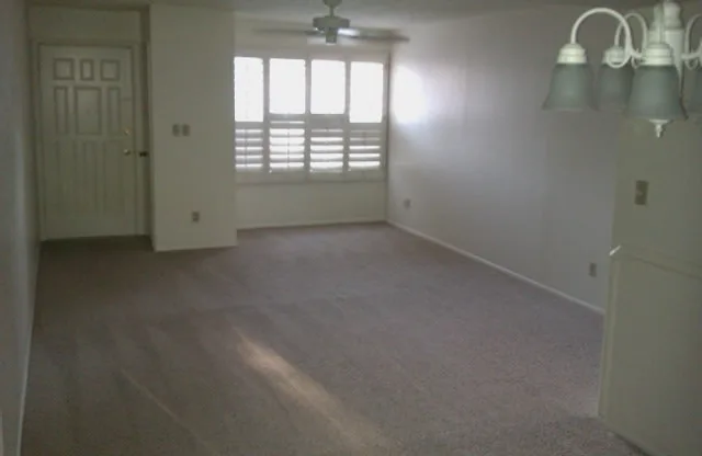 1927 E Hampton #121 photo 2
