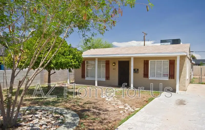 2037 N 21st Pl photo 3