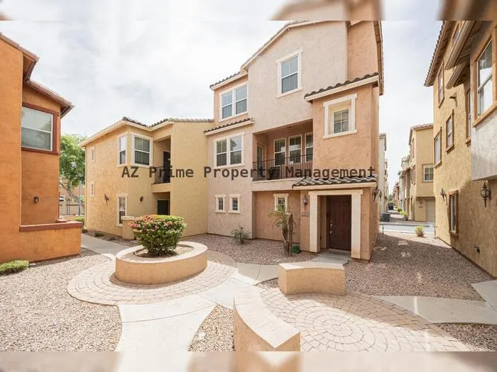 2032 N 78th Glen Phoenix, AZ 85035