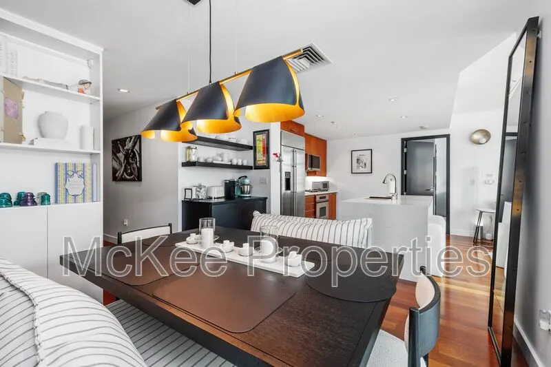 1199 Pacific Highway photo 3