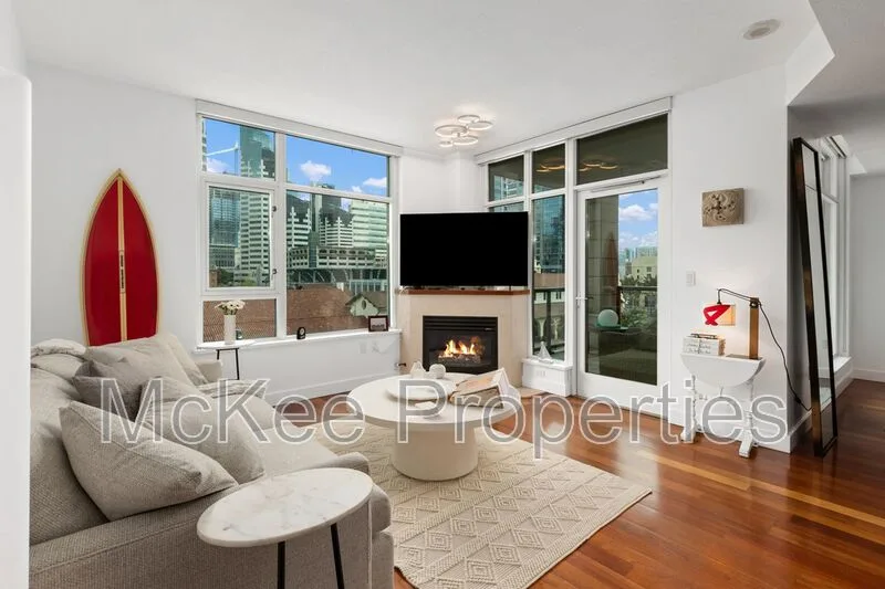 1199 Pacific Highway photo 4