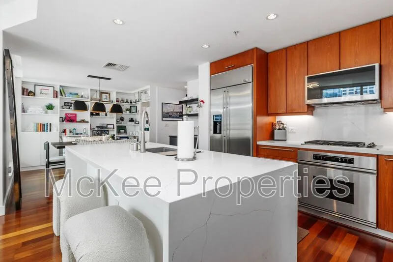 1199 Pacific Highway photo 2