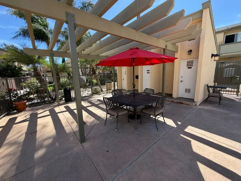 5402 Balboa Arms Dr photo 2