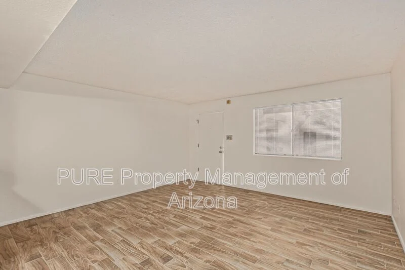 8847 North 8th St Phoenix, AZ 85020 photo 4