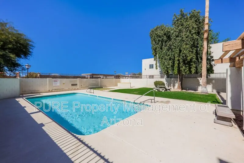 8847 North 8th St Phoenix, AZ 85020 photo 2