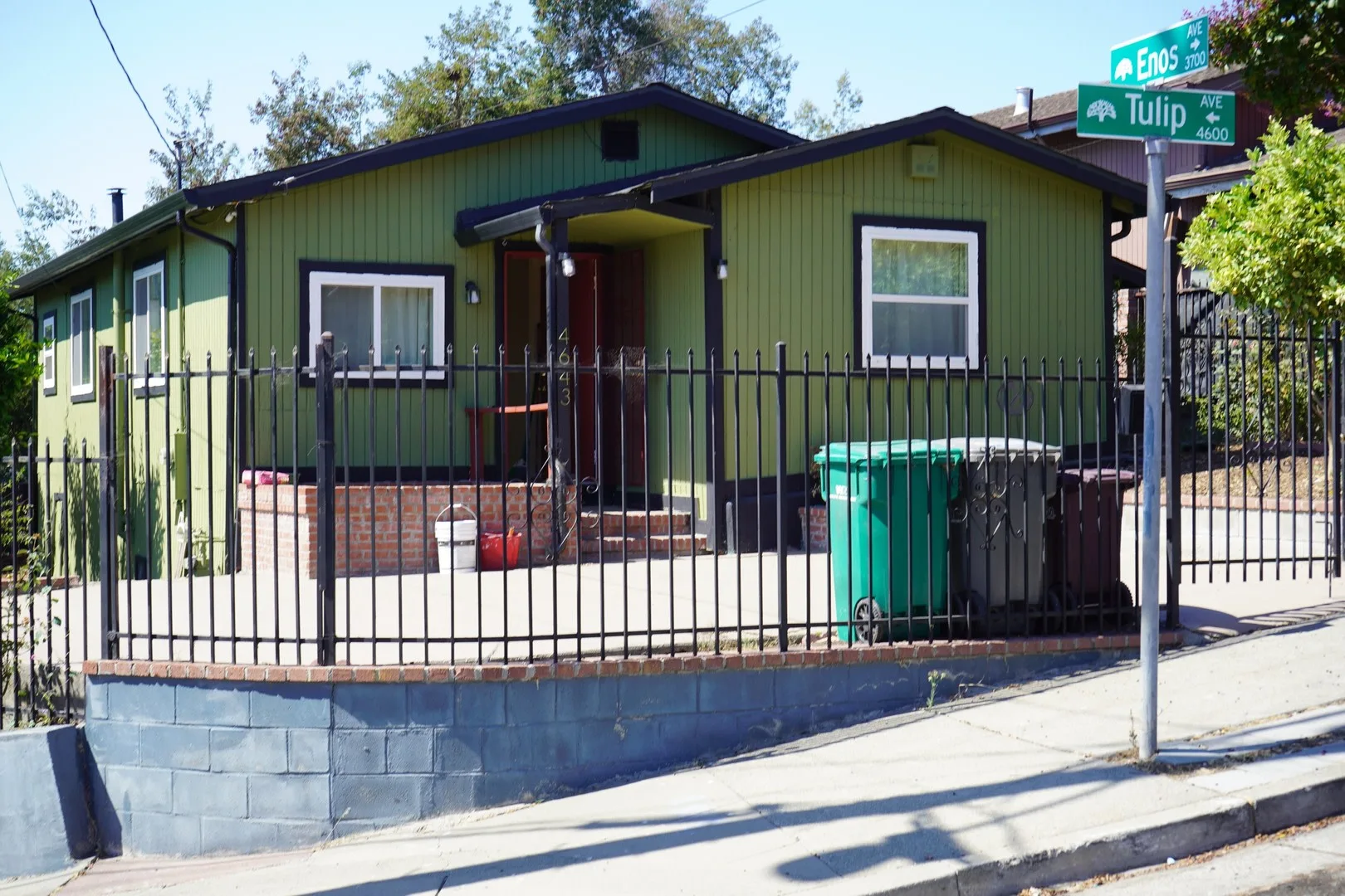 Spacious 3 bedroom, 1 bathroom renovated home photo 2