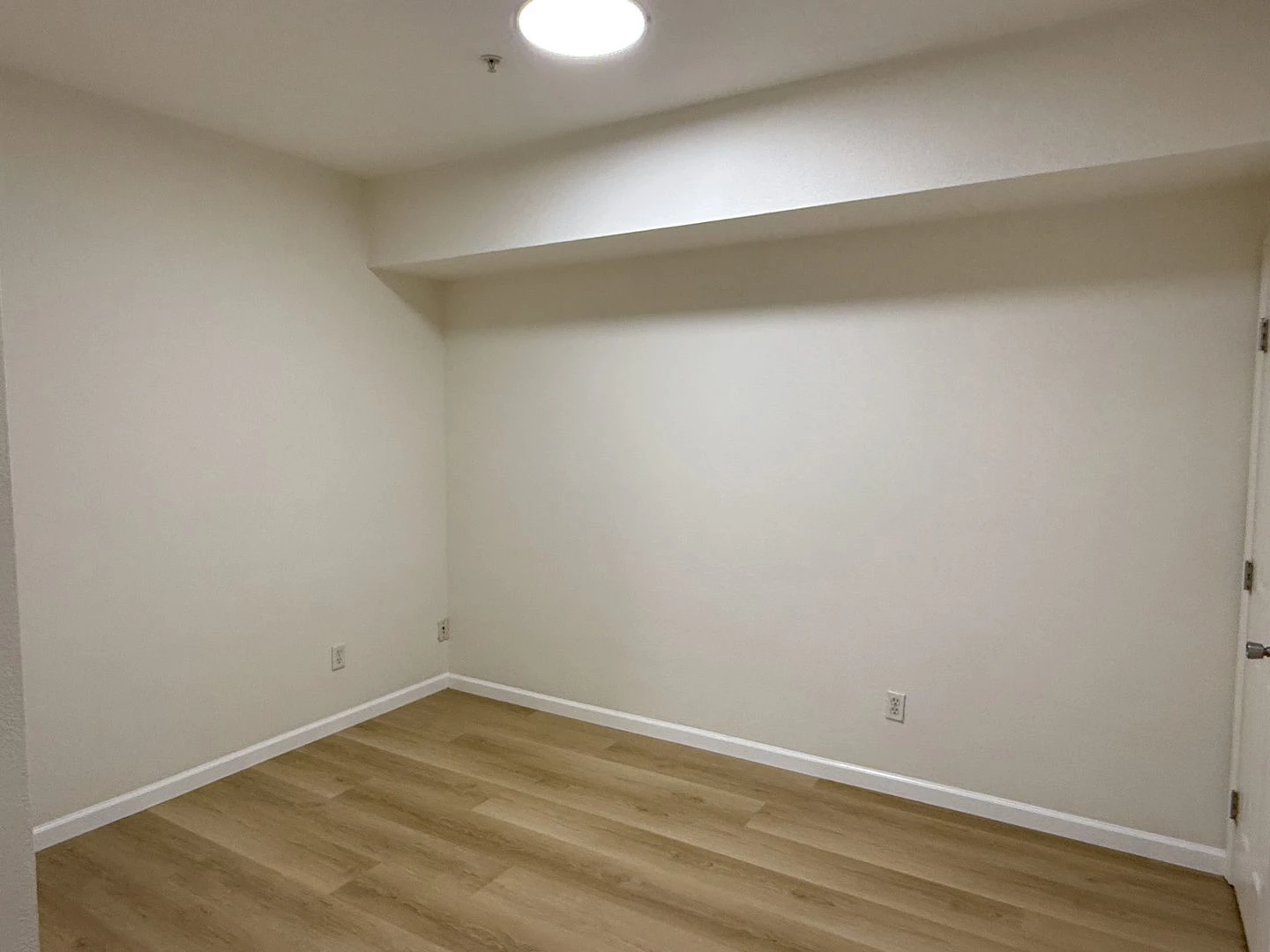 Sharp 1 Bedroom 1 Bath Condo in the Desirable Parc Crossings Community of Mountain View photo 5