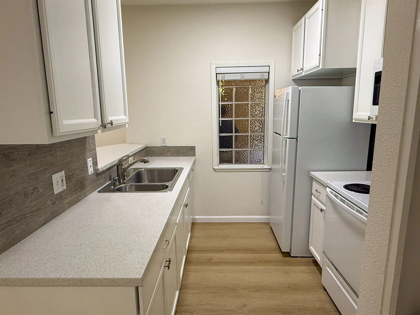 Sharp 1 Bedroom 1 Bath Condo in the Desirable Parc Crossings Community of Mountain View photo 3
