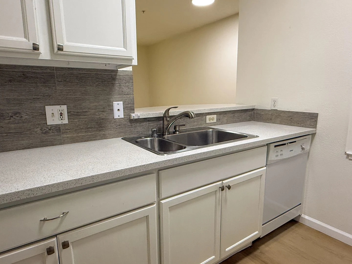 Sharp 1 Bedroom 1 Bath Condo in the Desirable Parc Crossings Community of Mountain View photo 2