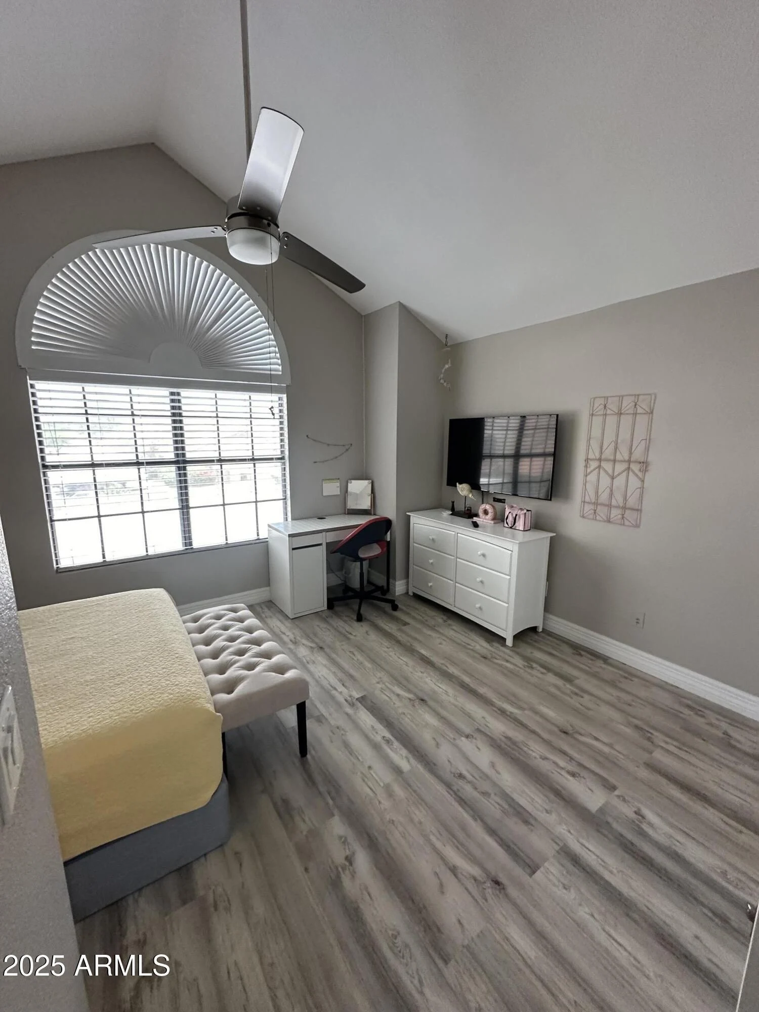 5704 E Aire Libre Avenue photo 4